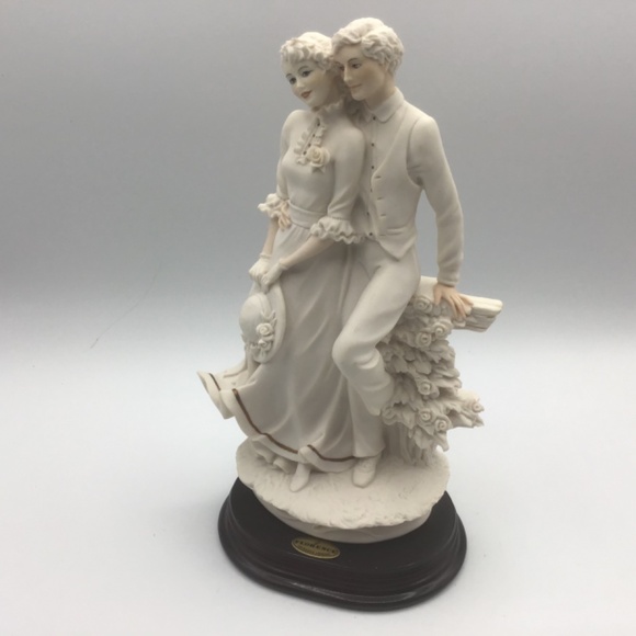 Giuseppe Armani "Together" Capodimonte porcelain figurine. Made in Italy. No box - Picture 3 of 10